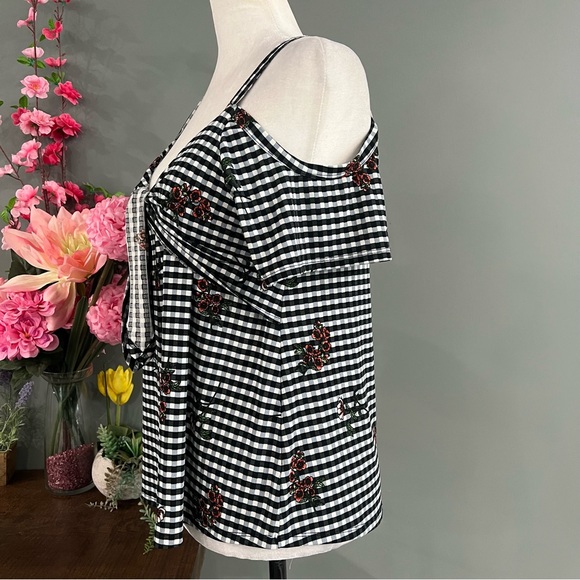 My Emblem Top - Picture 5 of 10